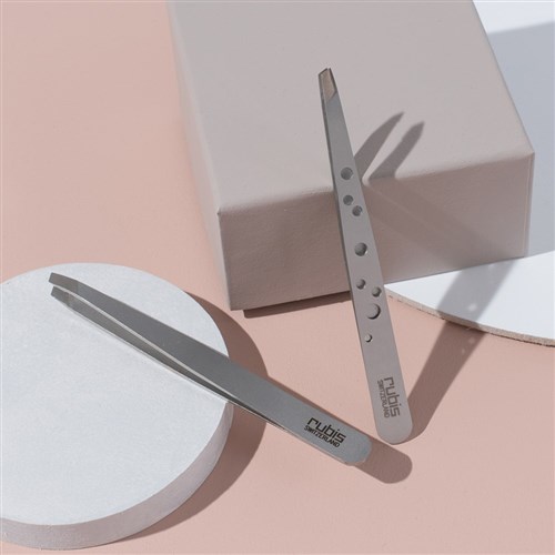 Rubis Slant Tweezer Elegance